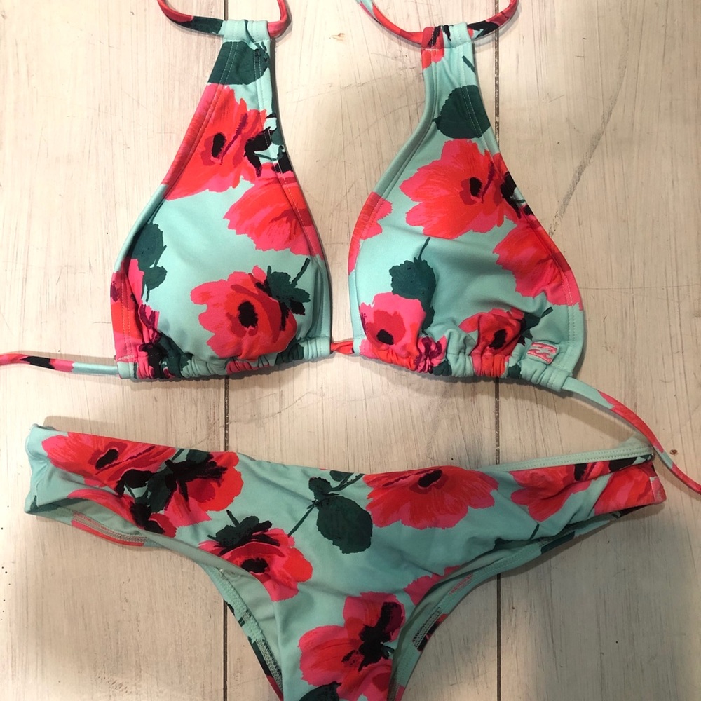 NWOT Billabong bikini